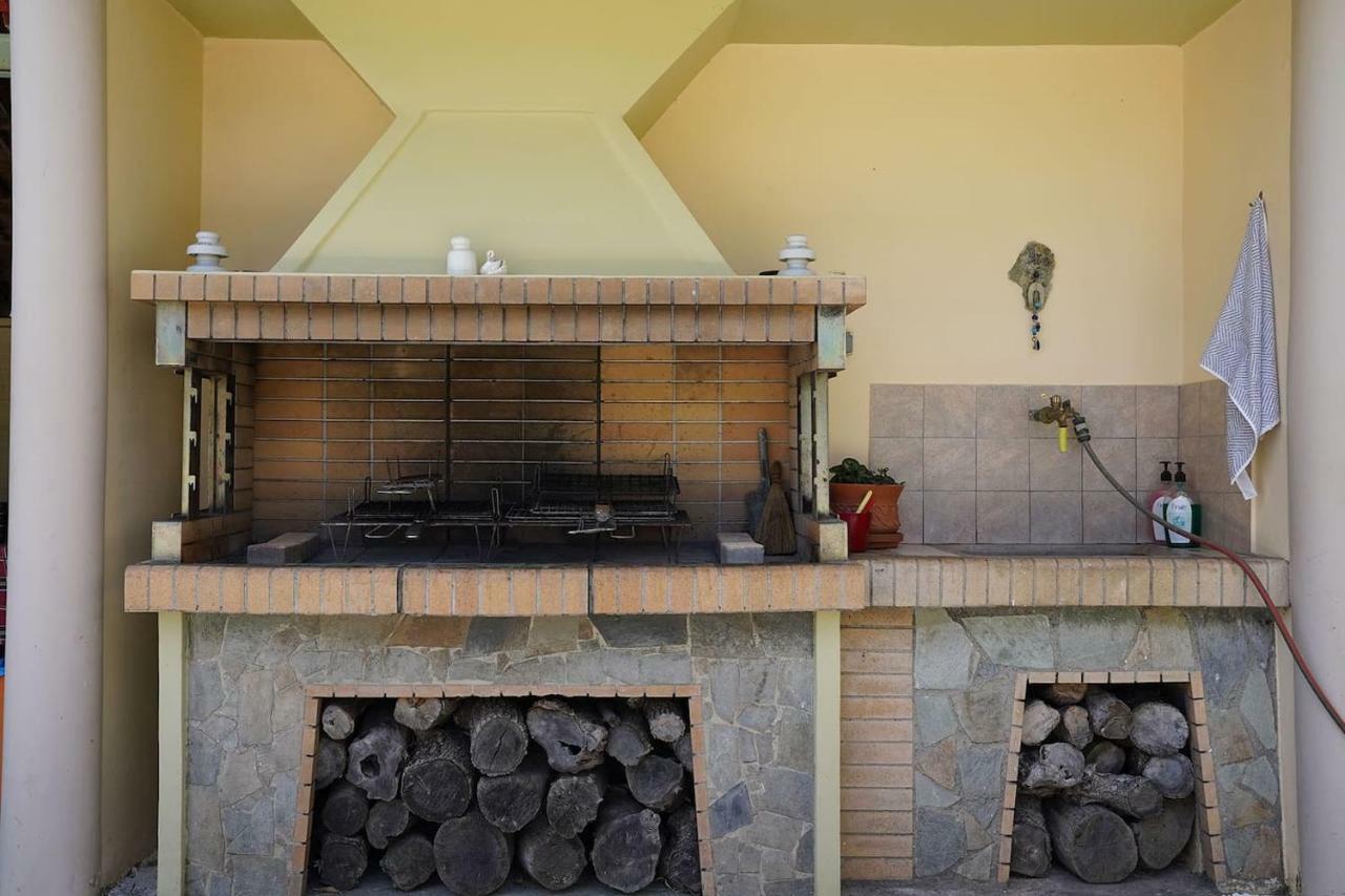 Eleni'S Holiday Home Каламата Экстерьер фото